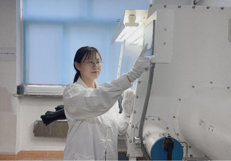 科研一线丨石爽爽：晶体成长虽慢，但每一步都通向光的将来